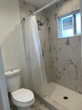 6843 Vantage Ave in North Hollywood, CA - Foto de edificio - Building Photo