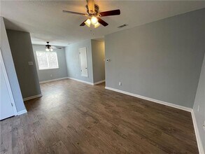 7417 Vintage Hills Dr, Unit D in Austin, TX - Foto de edificio - Building Photo