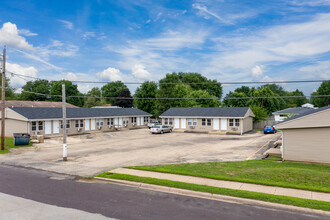 2703-2707 Pine St in Pekin, IL - Building Photo - Building Photo