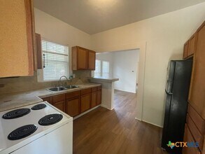 513 Moore St in San Marcos, TX - Building Photo - Building Photo