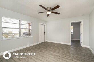 12038 134th Pl N in Largo, FL - Foto de edificio - Building Photo