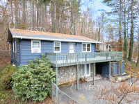 211 Old Gibbs Rd in Weaverville, NC - Foto de edificio - Building Photo