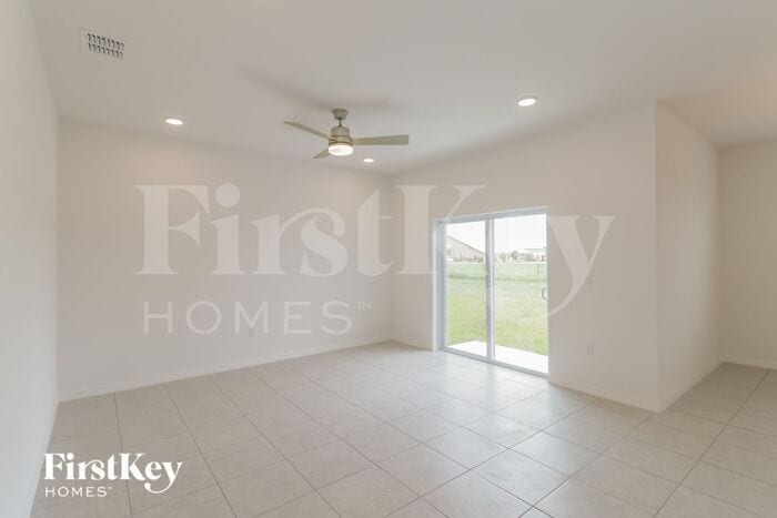 596 Crown Rose Dr in Eagle Lake, FL - Building Photo
