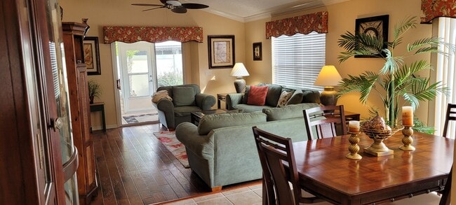 property at 725 Rosella Pl