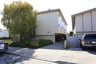 208 Santa Maria Ave in Millbrae, CA - Building Photo - Building Photo