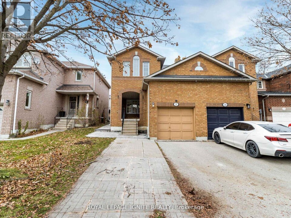 8 Creekwood Ct in Vaughan, ON - Building Photo