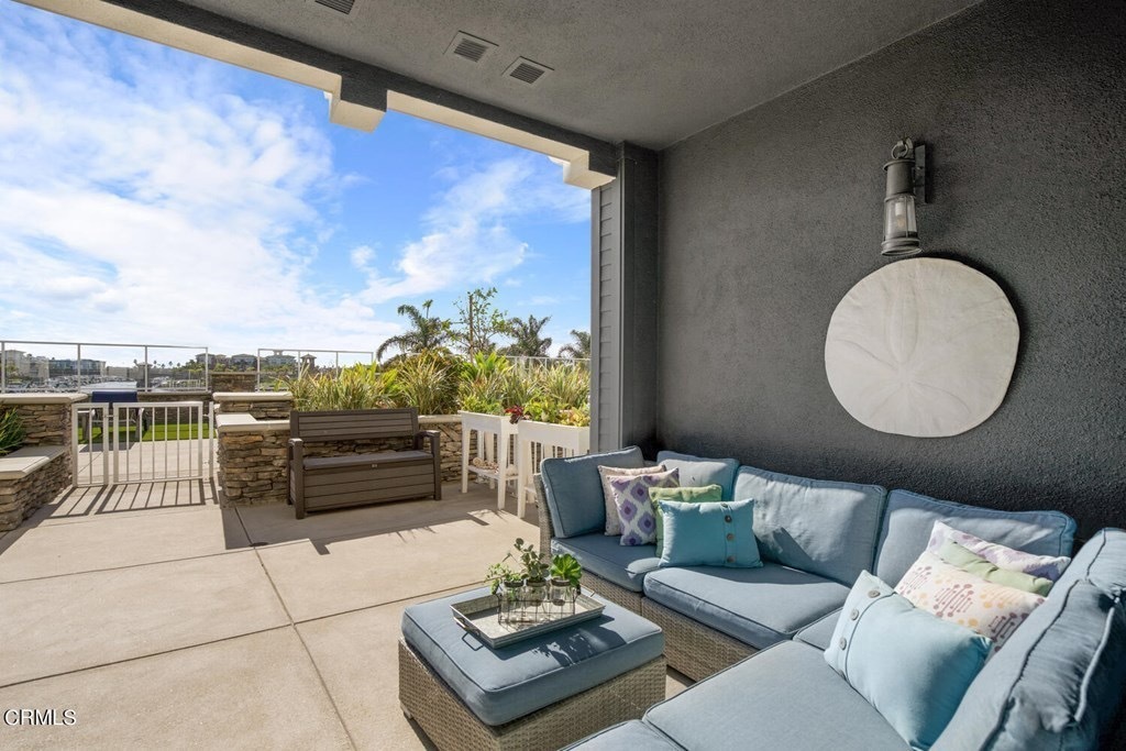 4004 Tradewinds Dr in Oxnard, CA - Foto de edificio