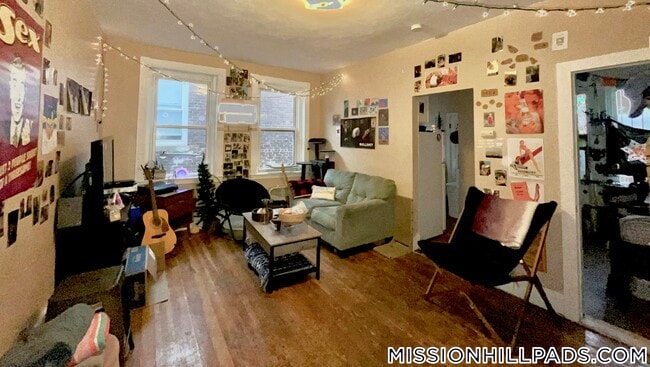 71 S Huntington Ave in Boston, MA - Foto de edificio - Building Photo