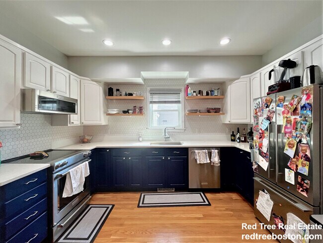 43 West St in Needham, MA - Foto de edificio - Building Photo