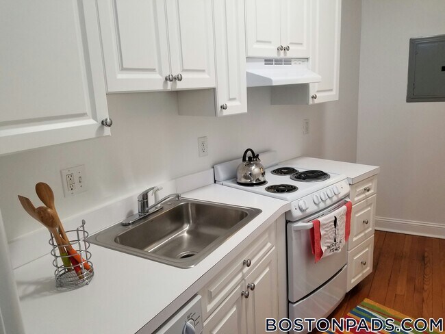 15 Green St in Brookline, MA - Building Photo - Building Photo
