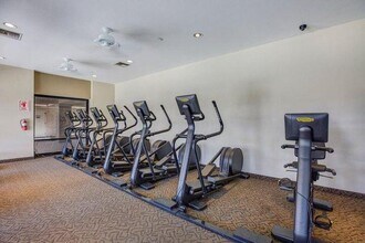 274 Vista Royale Cir E in Palm Desert, CA - Building Photo - Building Photo
