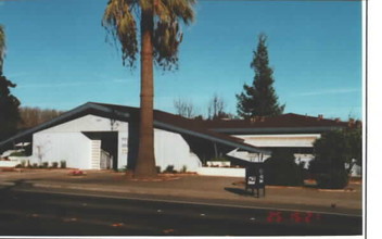 Tully Apartments in Modesto, CA - Foto de edificio - Building Photo