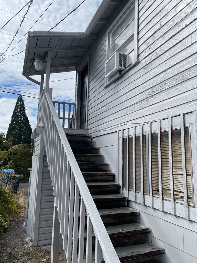 129 Loto St in Eagle Point, OR - Foto de edificio - Building Photo