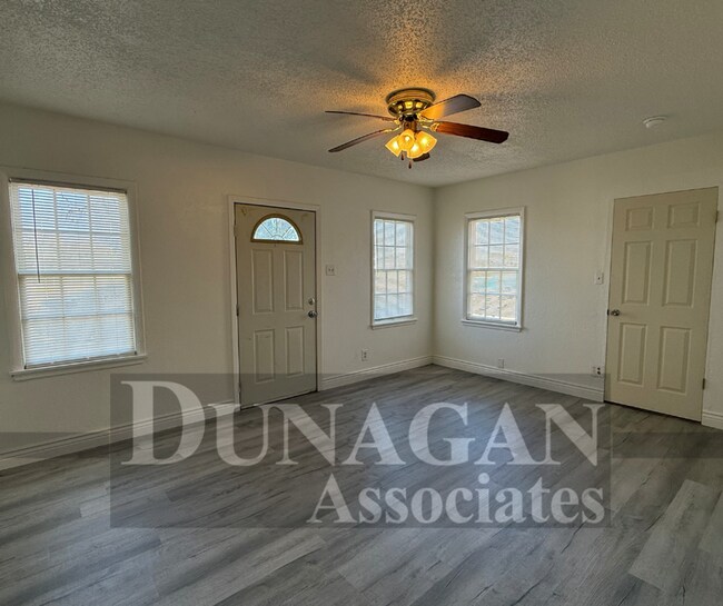 904 N Mesquite St in Carlsbad, NM - Building Photo - Building Photo