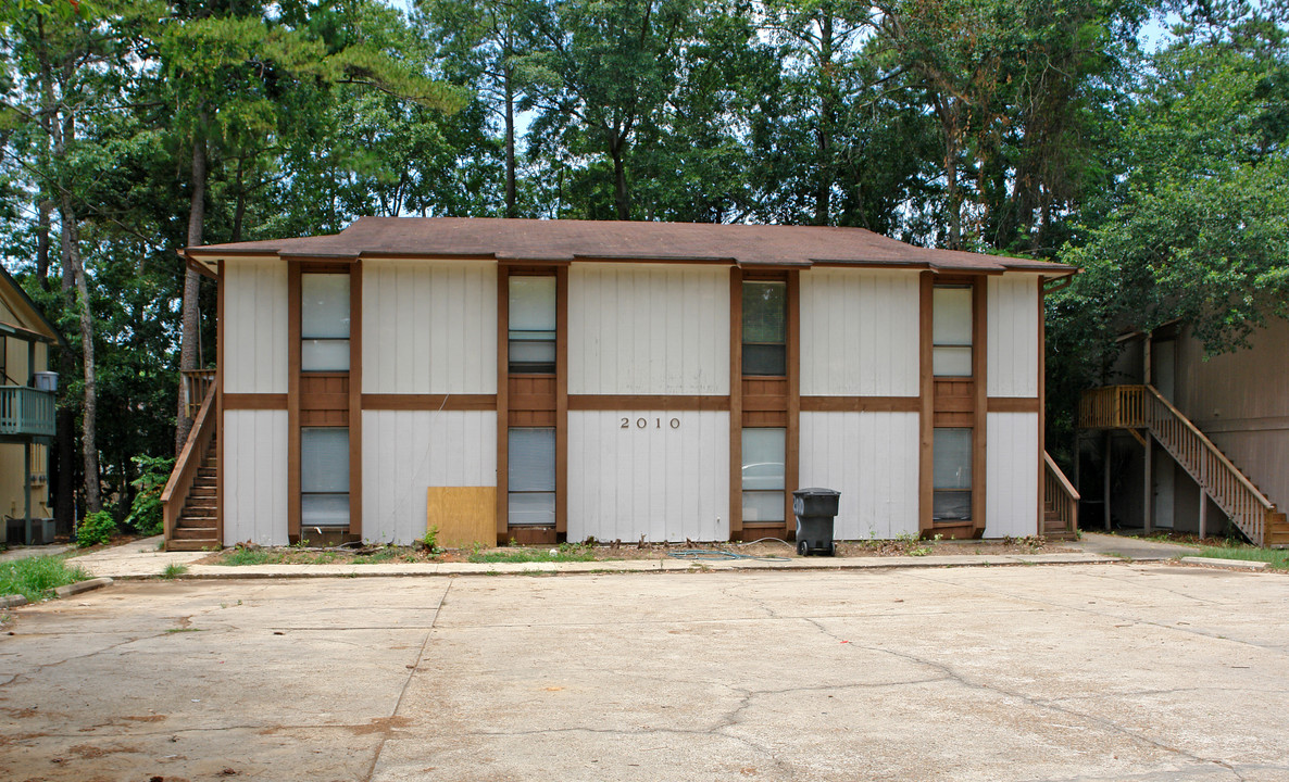 2010 Bradford Ct in Tallahassee, FL - Building Photo