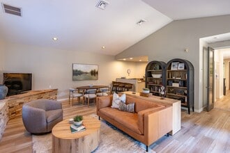 Black Lake Apartments in Olympia, WA - Foto de edificio - Building Photo