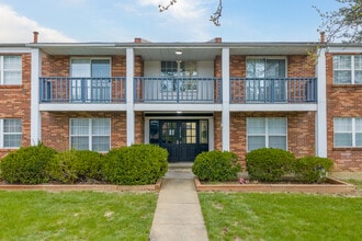 DES ARBOLES in Florissant, MO - Building Photo - Building Photo