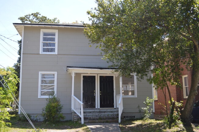 803 Acosta St