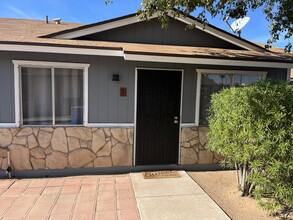 4715 E Caballero St, Unit 1 in Mesa, AZ - Foto de edificio - Building Photo