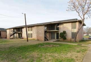 Claytons Mark Apartments in Grand Prairie, TX - Foto de edificio - Building Photo