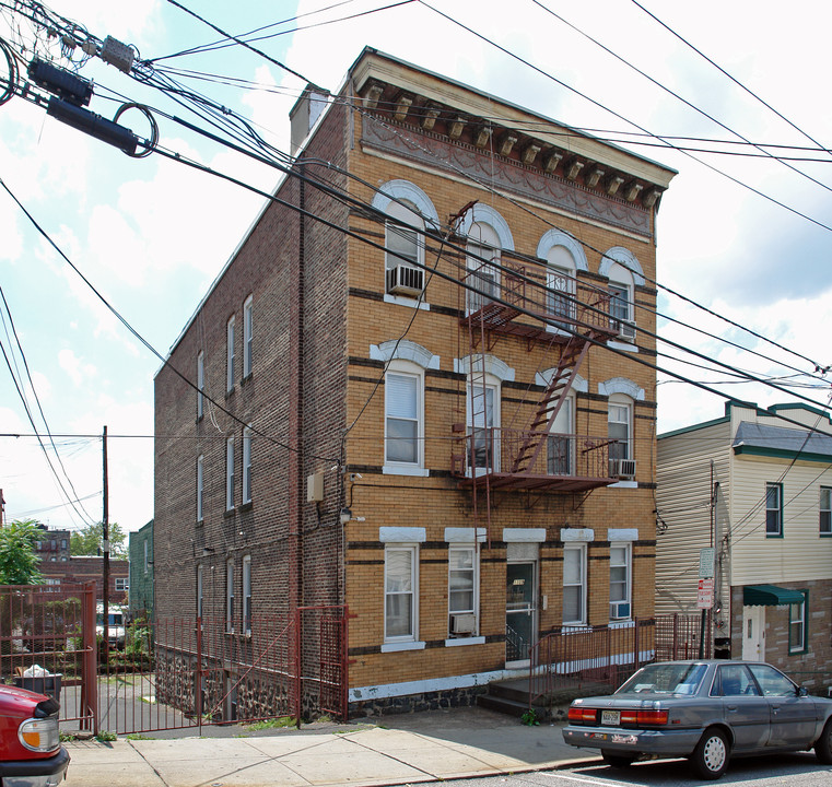 1107-1109 6th St in North Bergen, NJ - Building Photo