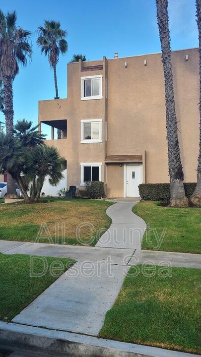 201 19th St in Huntington Beach, CA - Building Photo