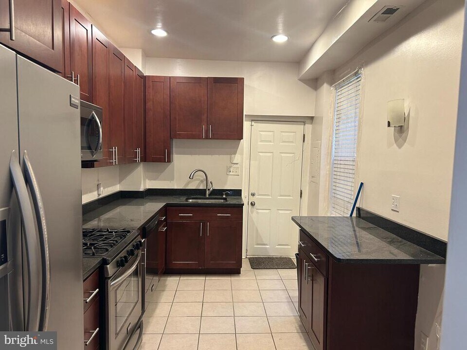 124 W Hamburg St in Baltimore, MD - Building Photo