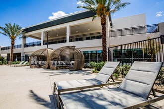 Gateway in Henderson, NV - Foto de edificio - Building Photo