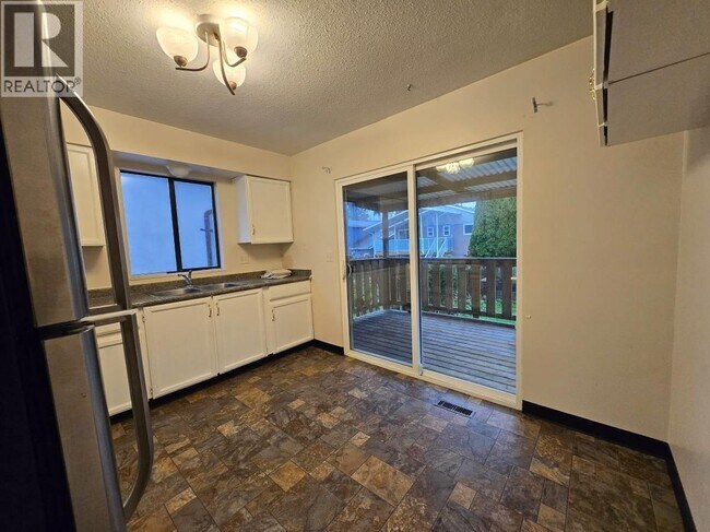 1214 Nestor St in Coquitlam, BC - Building Photo - Building Photo