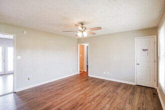 1047 E Monica Dr in Clarksville, TN - Building Photo - Building Photo