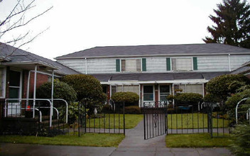 2105 NE Everett St in Portland, OR - Foto de edificio - Building Photo