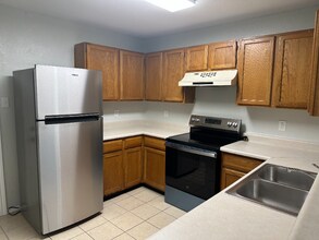 319 Shea St in Garland, TX - Foto de edificio - Building Photo