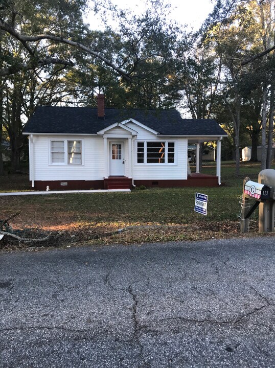 114 Ellison St in Belton, SC - Building Photo