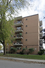 7 Helene St in Mississauga, ON - Building Photo - Building Photo