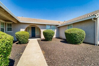 1117 Broken Spur Way in Plumas Lake, CA - Foto de edificio - Building Photo