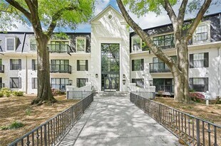 2303 Pine Heights Dr NE in Atlanta, GA - Building Photo