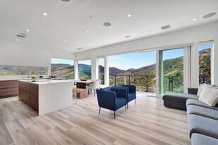 990 Alta Vista Rd in Simi Valley, CA - Building Photo