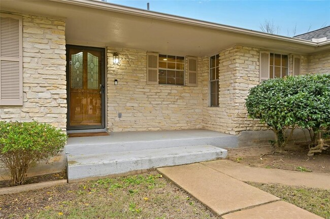 1208 Oakwood Dr in Leander, TX - Building Photo - Building Photo