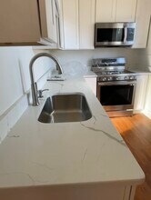 10 Baylies St, Unit 1st floor 3 bedroom in New Bedford, MA - Building Photo - Building Photo