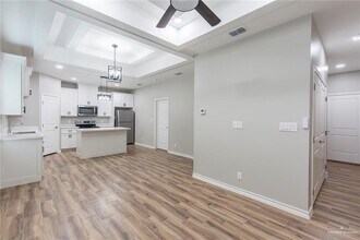 9 Cedar Ave E in McAllen, TX - Building Photo - Building Photo