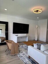 12335 NW 6th St in Miami, FL - Building Photo - Building Photo