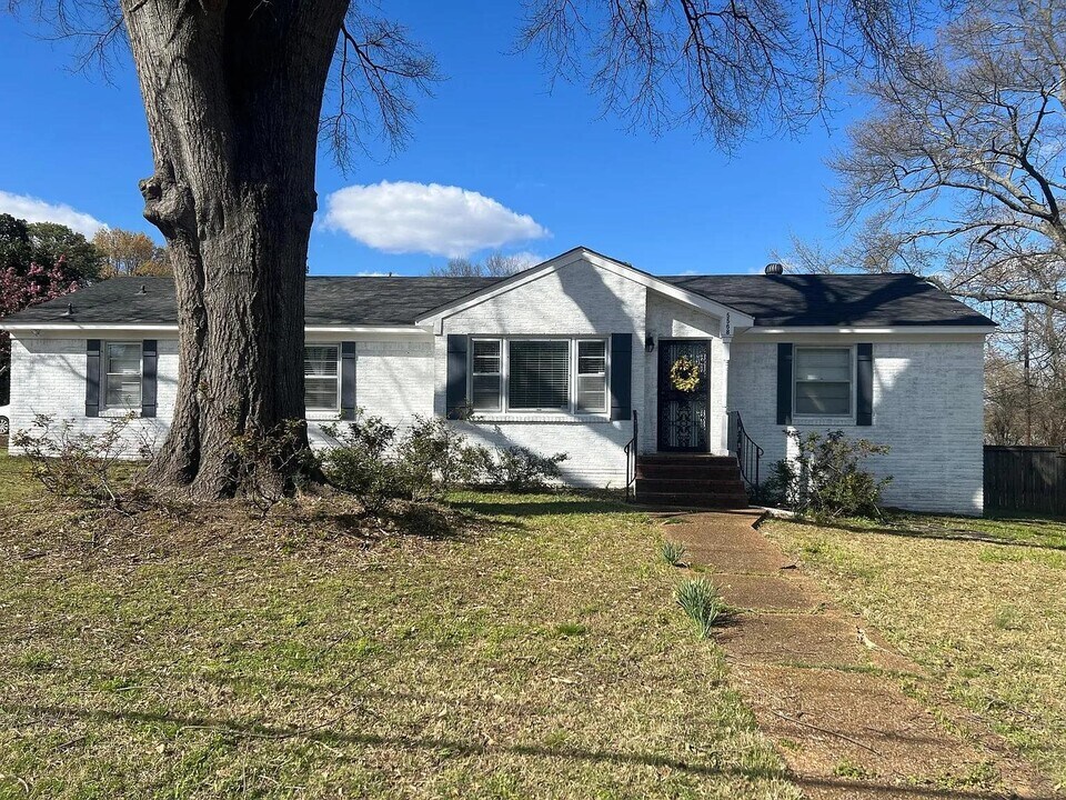 5568 Rich Rd in Memphis, TN - Building Photo