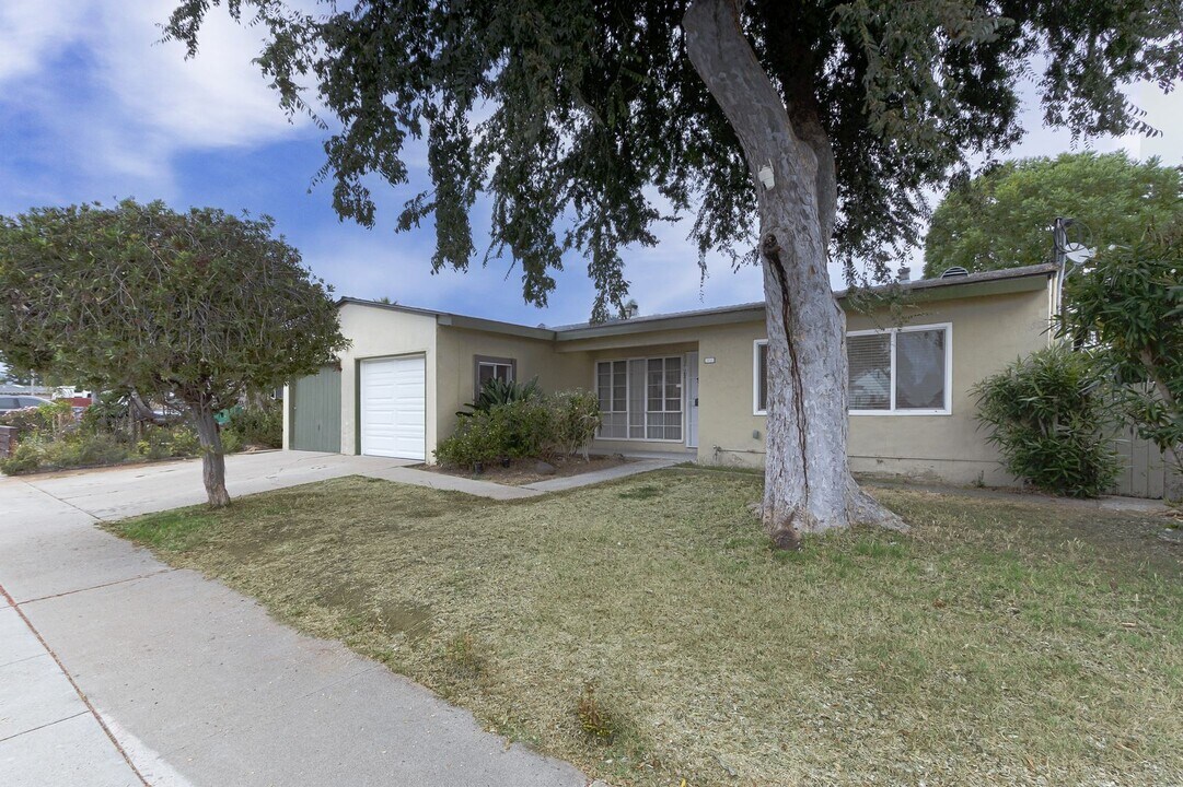 3168-3170 Mandan Way in San Diego, CA - Building Photo