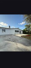 1300 N 64th Ave in Hollywood, FL - Building Photo - Building Photo