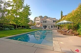 10253 Valley Spring Ln in Los Angeles, CA - Building Photo - Building Photo