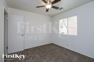 1562 E Oakland St in Chandler, AZ - Foto de edificio - Building Photo