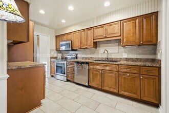 1304 Wakefield Dr in Virginia Beach, VA - Building Photo - Building Photo