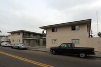 4051-4061 Euclid Avenue in San Diego, CA - Foto de edificio - Building Photo