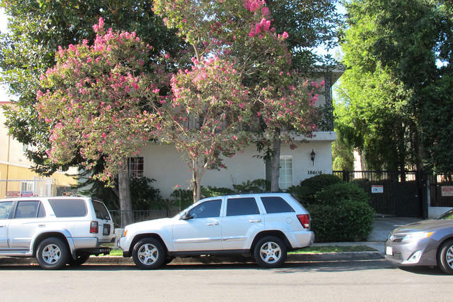 18606 Collins St in Tarzana, CA - Building Photo - Building Photo