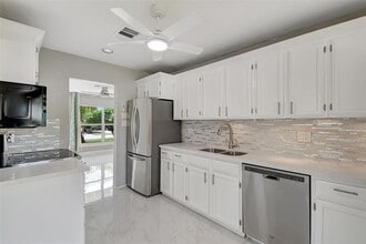 320 NW 51st Ct in Fort Lauderdale, FL - Building Photo - Building Photo